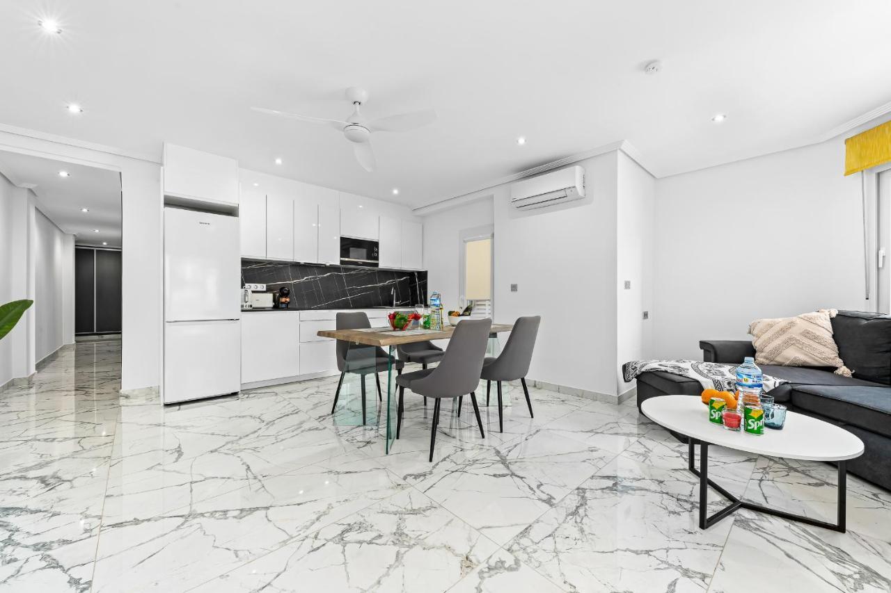 Apolo Beach Front - Sea View Luxury Apartment Торевиеха Екстериор снимка